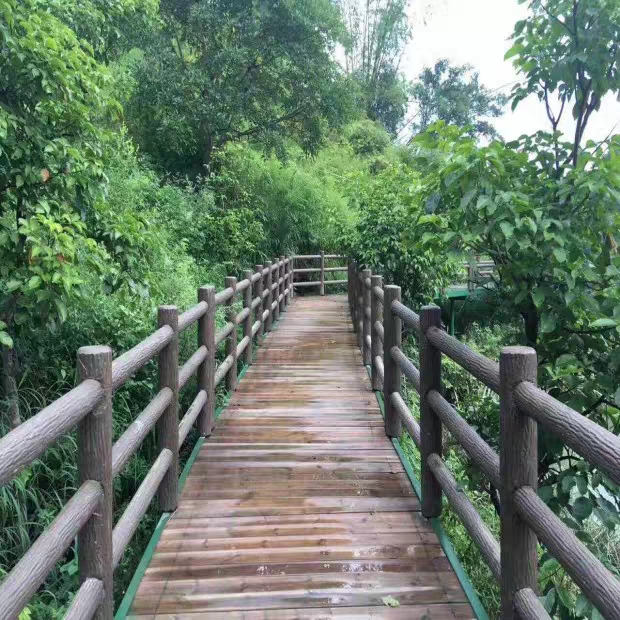 1,6米水泥仿树皮护栏